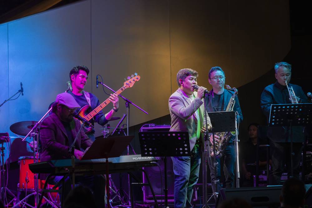 CHANG CANVAS : CIRCLE OF FRIENDS "SOUL AFTER SIX : FIRST & FULL ALBUM : LONG PLAY CONCERT"