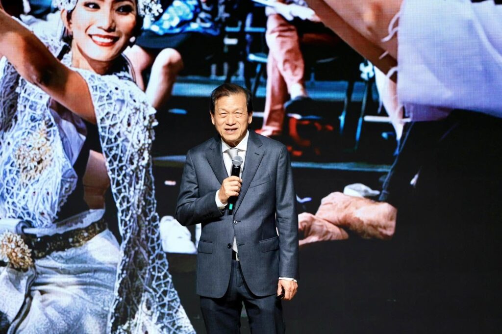 ศาสตราจารย์ ดร.อภินันท์ โปษยานนท์ ในนามประธานอำนวยการและผู้อำนวยการศิลป์ บางกอก อาร์ต เบียนนาเล่ ศาสตราจารย์ ดร.อภินันท์ โปษยานนท์ ในนามประธานอำนวยการและผู้อำนวยการศิลป์ บางกอก อาร์ต เบียนนาเล่